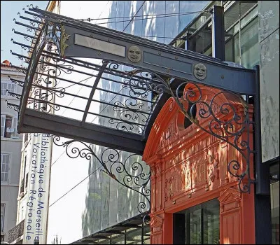 Comment s'appelle cette bibliothèque du 1er arrondissement ?