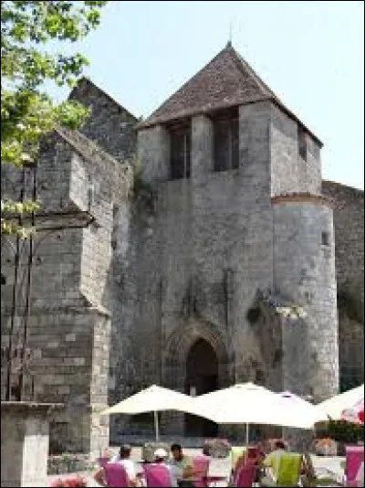 Voici l'église Saint-Martial de Bazens. Commune Lot-et-Garonnaise, elle se situe dans l'ancienne région ...