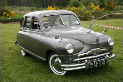 Comment s'appelle cette voiture lancée dans l'immédiat après-guerre et qui connaîtra un assez bon succès ?