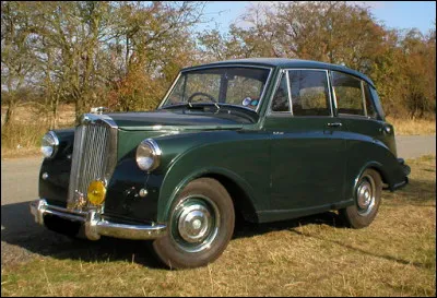 En croisant les dimensions d'une compacte populaire avec l'esthétique et la finition d'une voiture de prestige, Triumph croyait à la bonne idée. Quel est le nom de cette drôle de voiture ?