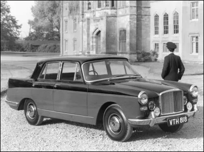 C'est bien un moteur Rolls-Royce qui réside sous cette carrosserie d'Austin A110 Westminster massivement revue. Quel est son nom ?