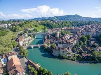 Comment s'appelle le cours d'eau qui passe à Berne ?