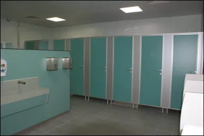 La structure a bien entendu son coin sanitaire. D'après vous, combien de toilettes sont disponibles ?