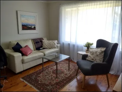 Elle écoute les personnes dans leur mal-être psychologique. Cette personne n'est pas médecin mais une thérapeute. Quel est le nom de ce métier ?