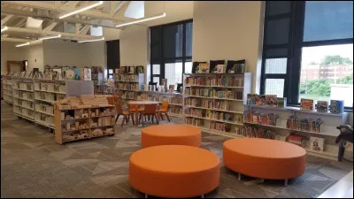 Dans cet espace, les personnes qui sont accueillis peuvent lire dans un calme absolu. Ceci est un(e)...