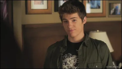 Avec quelle fille est sorti le frère d'Aria ?