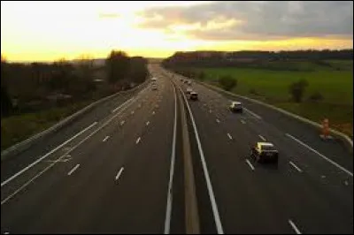 Rouler trop lentement sur l'autoroute est considérée comme une infraction.