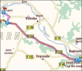 Les panneaux indiquant les itinéraires reliant les villes importantes par la route sont de couleur :