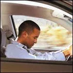 Aprés un long parcours, à une dizaine de km de son domicile, un conducteur qui lutte contre le sommeil doit préférer