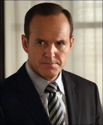 Cite-moi dans l'ordre chronologique les 6 directeurs du SHIELD depuis Nick Fury :