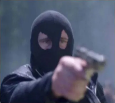 Qui est la première personne tuée par la Cagoule Noire ?