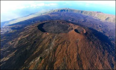Le piton de la Fournaise est un paysage connu à La Réunion. Il s'agit..