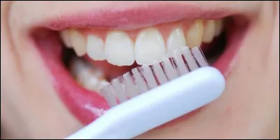 Se brosser les dents le soir est plus important que de le faire le matin.