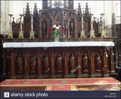 L'autel de l'église Saint Vaast fut réalisé dans le style :