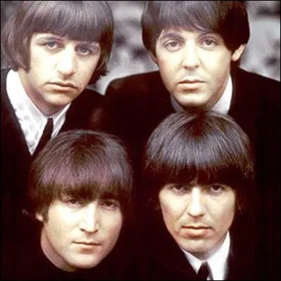 Quelle voiture mythique appara&icirc;t sur la gauche de la pochette de l'album des Beatles "Abbey Road" ?