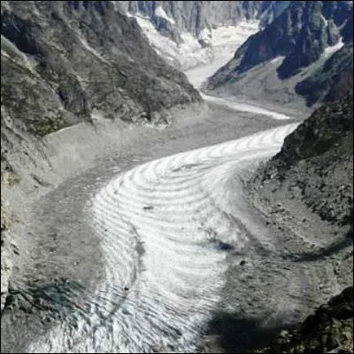 Quel glacier a perdu plus de 120 m&egrave;tres d'&eacute;paisseur entre 1905 et 2005, faisant de lui un symbole du r&eacute;chauffement climatique ?