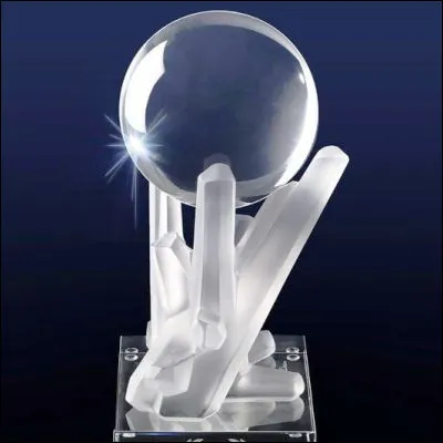 Quel imitateur a re&ccedil;u en 2013 le Globe de cristal du meilleur one-man-show pour son spectacle "En concertS" ?