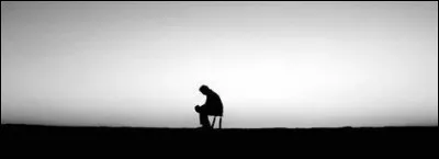 En France, c'est à la suite de la sortie d'un livre présentant les différentes manières de se suicider que la loi la loi n°87-1133 publiée le 31 décembre 1987 et visant à réprimer la provocation au suicide est mise en place. Quel grand philosophe y est cité pour son suicide par exsanguination ?