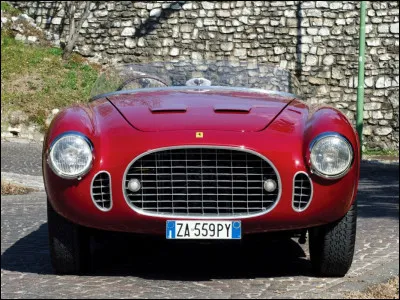 Quel est le modèle de cette Ferrari ?