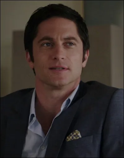 Qui tire 2 balles sur Skye ?