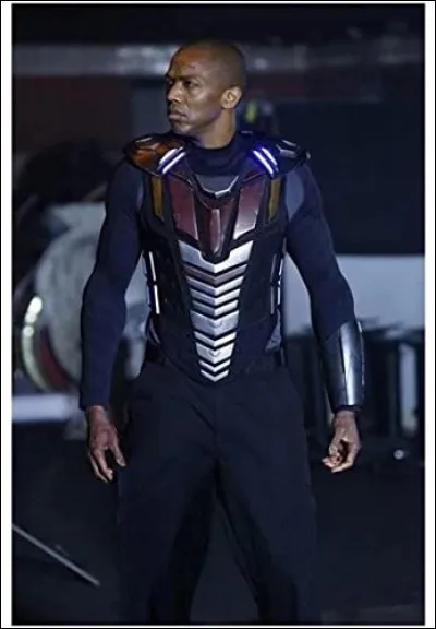 Suite à son accident, Mike Peterson devient...