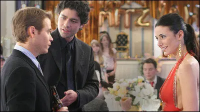 Quel grand producteur anime la bar-mitzvah de la fille d'Ari Gold ?