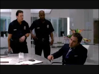 Quel rappeur est en rendez-vous avec Ari Gold avant que des strip-teasers ne viennent interrompre la réunion ?