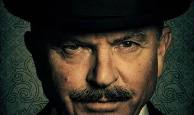 Qui a tué l'inspecteur Campbell lors d'une course ?