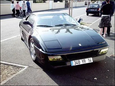 Quelle est cette voiture de sport ?