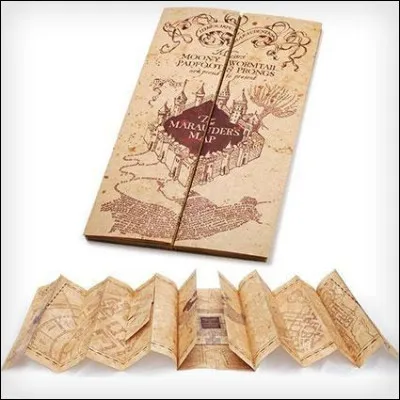 Quand Fred et George offrent la carte du maraudeur à Harry Potter, qui ouvre la carte ?