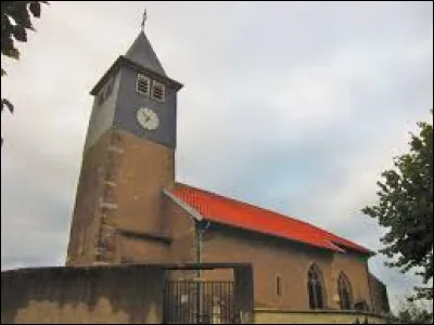 Vous avez sur cette image l'église Saint-Rémi de Lezey. Commune Mosellane, dans le Saulnois, elle se situe en région ...