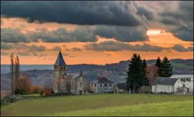 Nous sommes en Occitanie, à Sainte-Colombe. Commune du Quercy, dans l'arrondissement de Figeac, elle se situe dans le département ...