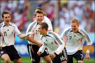 Quel joueur allemand a inscrit le premier but de l'Allemagne lors du match d'ouverture de la coupe du Monde 2006 face au Costa Rica (4-2) ?