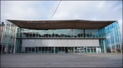 En quelle année la Médiathèque Jacques Chirac de Troyes a-t-elle ouvert ses portes ?