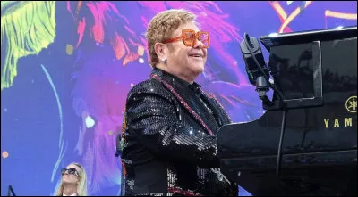 Elton John a interprété :