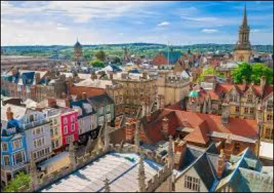 Il y a une trentaine d'universités à Oxford, en Angleterre.