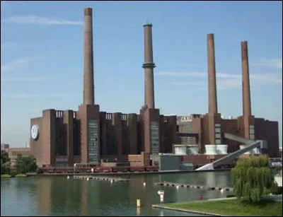 Dans quelle ville le constructeur automobile Volkswagen est-il implanté ?