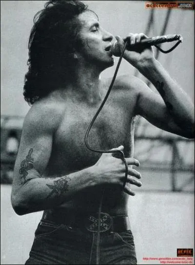 Quel est le vrai nom de Bon Scott ?