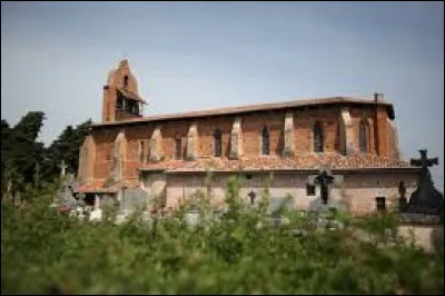 Vous avez sur cette image l'&eacute;glise de l'Assomption de Saven&egrave;s. Village de l'ancienne r&eacute;gion Midi-Pyr&eacute;n&eacute;es, il se situe dans le d&eacute;partement ...