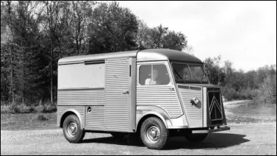 Aujourd'hui, un carrossier et un designer ont cr&eacute;&eacute; une carrosserie faisant hommage au mod&egrave;le en illustration. Comment s'appelle le mod&egrave;le en illustration ?