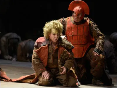 Qui tua Priam le roi de Troie ?