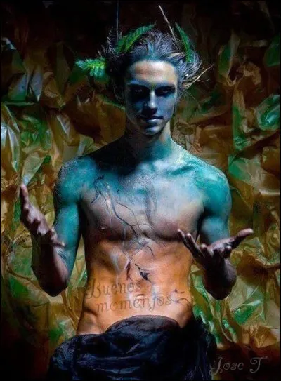 Dieu de l'extase, des festivités, de l'ivresse, des excès. Qui est ce fou furieux ?