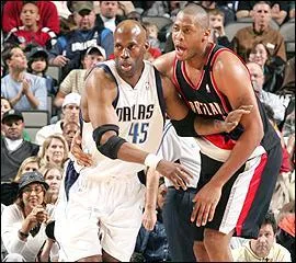 Qui est-ce (en blanc) ?