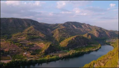 Lequel de ces deux fleuves arrose l'Espagne ?