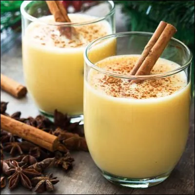 Quelle boisson sucrée à base de lait, souvent alcoolisée, est typique des fêtes de Noël ?