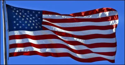 Aux élections présidentielles de 2016-2017 aux Étas-Unis, Hillary Clinton était la rivale de Donald Trump.