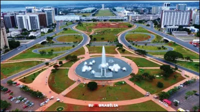 La population de Rio de Janeiro est plus grande que celle de Brasília.