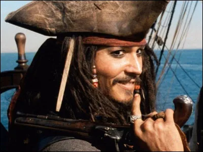 Dans le film ''Pirates des Caraïbes : La Malédiction du Black Pearl (Pirates des Caraïbes : La Malédiction de la Perle noire), au Québec. Quel est le nom du capitaine joué par Johnny Depp ?