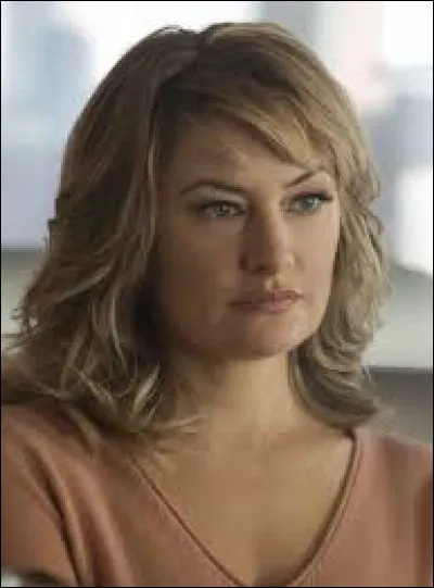 Quel nom de famille a pris Alice depuis que Hal s'est fait emprisonner puis tuer ?