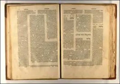 De quelle religion le Talmud est-il l'un des textes fondamentaux ?